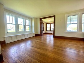 104 Pearl St in Ithaca, NY - Building Photo - Interior Photo