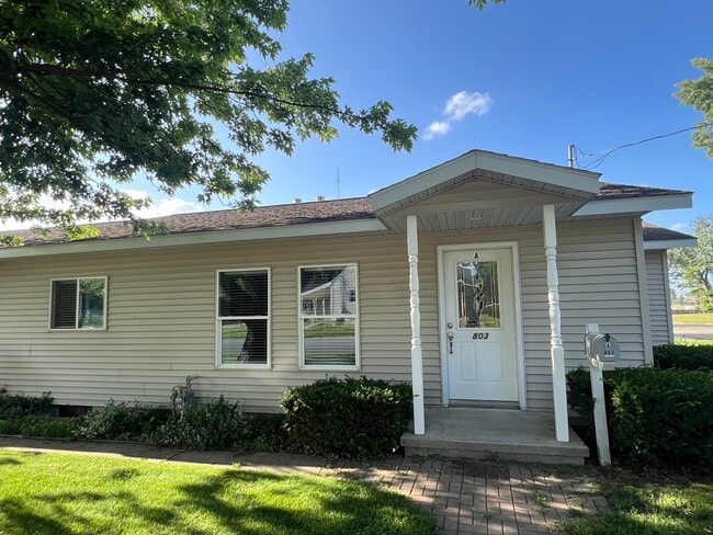 803 W Mill St, Unit Apt A in Bremen, IN - Building Photo - Building Photo