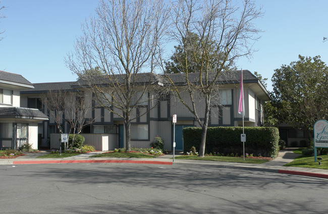 Sheila Gardens Apartment in Modesto, CA - Building Photo - Building Photo