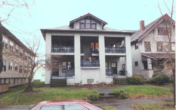 1540 SE Ladd Ave in Portland, OR - Building Photo - Building Photo