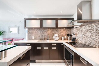 2889 McFarlane Rd in Miami, FL - Building Photo - Building Photo