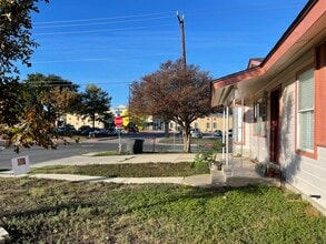 322 Saint Louis Ave in San Antonio, TX - Foto de edificio - Building Photo