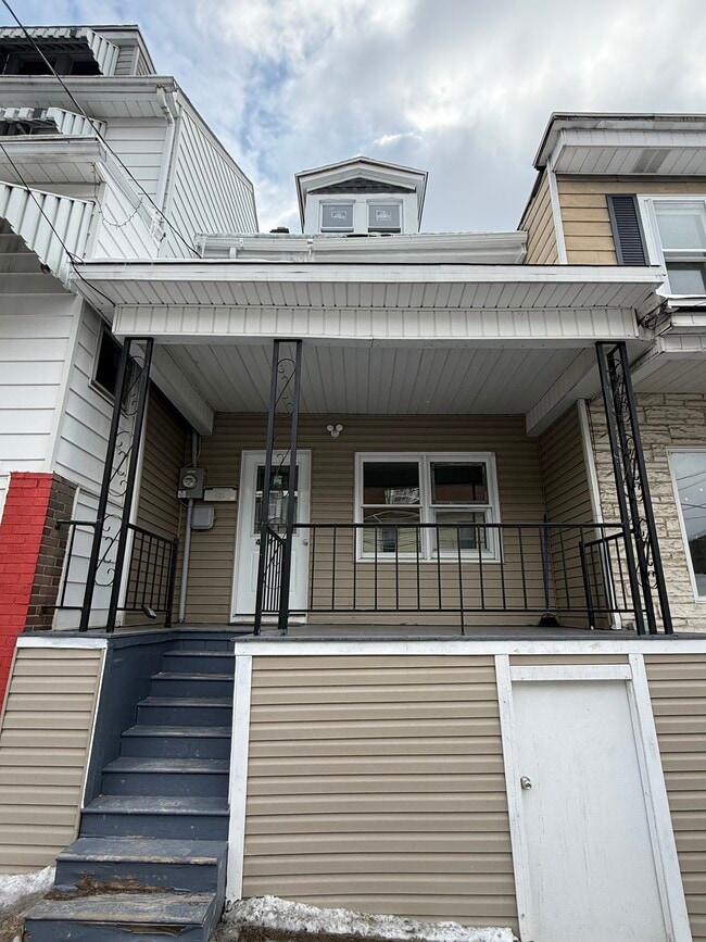 property at 424 W Oak St