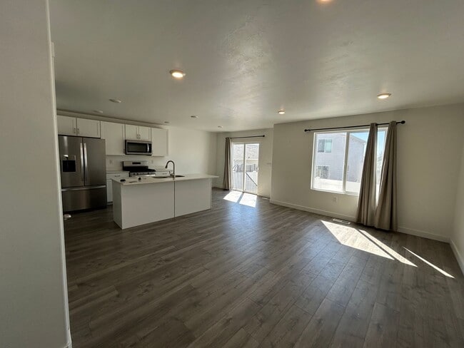 1712 E Fall St in Eagle Mountain, UT - Building Photo - Building Photo