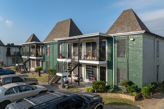 Cerca Demi Apartments in Houston, TX - Foto de edificio - Building Photo