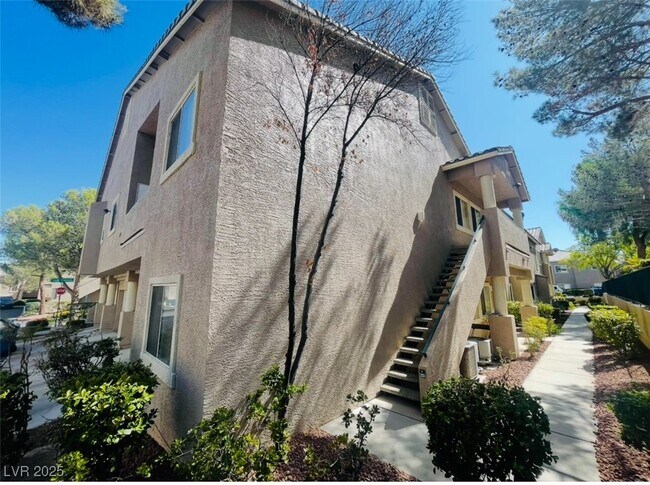 2053 Jade Creek St in Las Vegas, NV - Building Photo - Building Photo