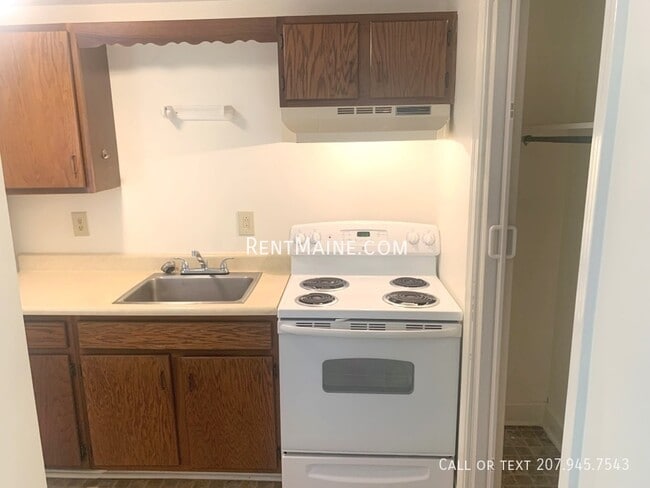 29 Chamberlain St in Brewer, ME - Building Photo - Building Photo