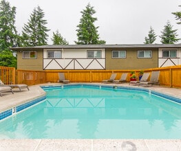 Gladstone Forest Apartments in Gladstone, OR - Building Photo - Building Photo