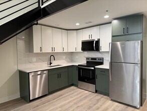 1453 Maple Ave, Unit 102 in Evanston, IL - Foto de edificio - Building Photo