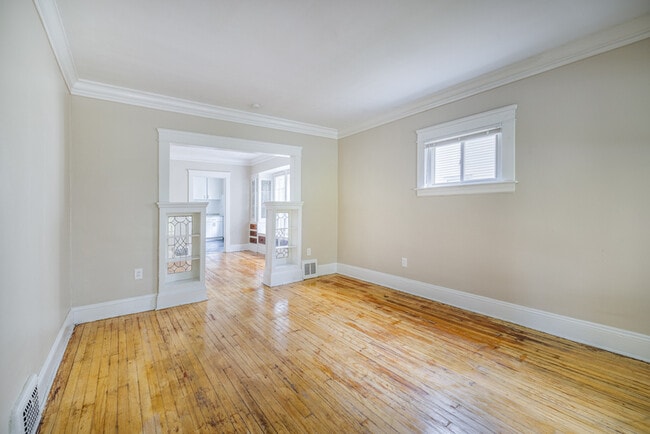 12401 Parkhill Ave in Cleveland, OH - Foto de edificio - Building Photo