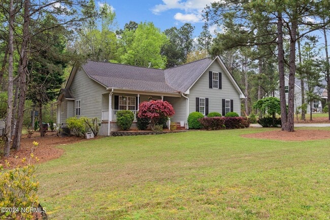 89 Sandpiper Dr in Whispering Pines, NC - Building Photo - Building Photo