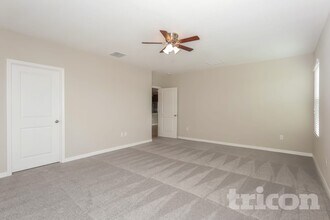 10411 Fairy Moss Ln, Unit 235 in Riverview, FL - Foto de edificio - Building Photo