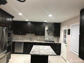 6 Marc Ct in Edison, NJ - Building Photo - Building Photo
