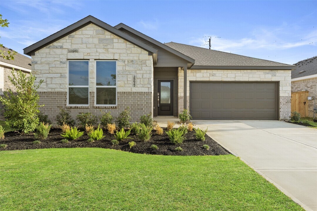 28627 Bluebonnet Grotto Dr in Hockley, TX - Building Photo