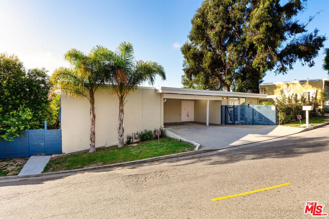 789 Linda Flora Dr in Los Angeles, CA - Building Photo