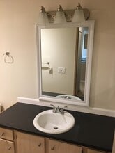 12327 Roosevelt Way NE, Unit D303 in Seattle, WA - Foto de edificio - Building Photo