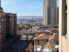 654 Front St in San Diego, CA - Building Photo