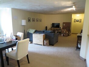 379 Highland Ave, Unit 211 in Somerville, MA - Building Photo - Building Photo