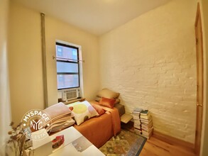 117 S 4th St, Unit 7 in Brooklyn, NY - Building Photo - Building Photo