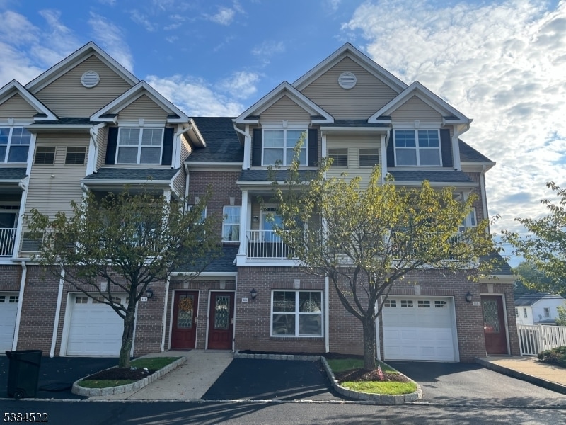 116 River Place in Butler, NJ - Building Photo