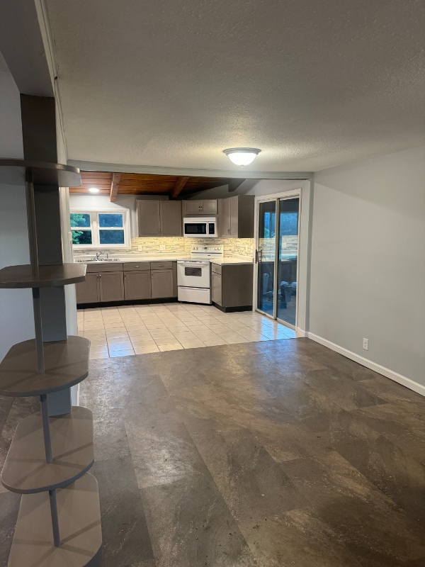 2640 W 56th Ave in Manhattan, KS - Foto de edificio - Building Photo