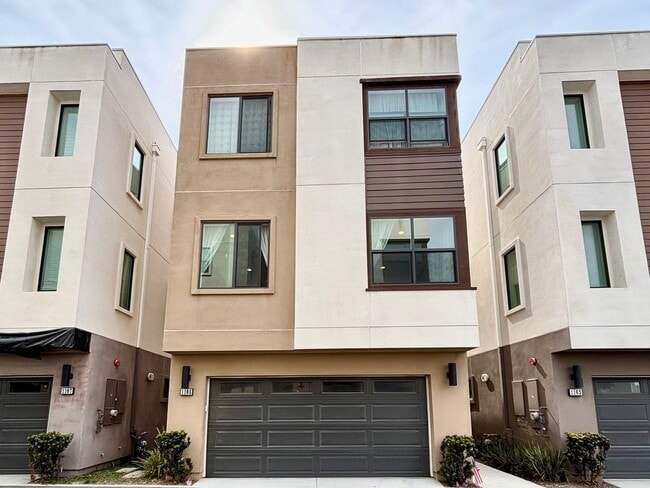 1105 Canal St in Oxnard, CA - Building Photo - Building Photo