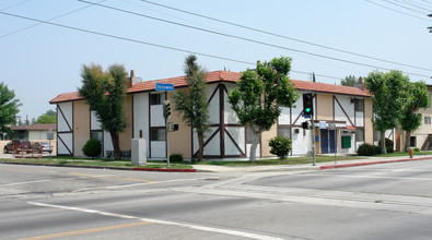 15865 Vanowen St in Van Nuys, CA - Building Photo - Building Photo