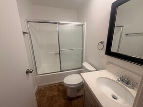 827 S Wilton Pl, Unit Unit 204 in Los Angeles, CA - Building Photo - Building Photo