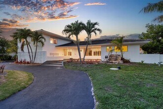1481 NE 104th St in Miami Shores, FL - Building Photo - Building Photo