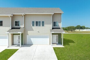 312 Copper Tail Ln in Haysville, KS - Building Photo
