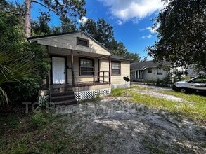 2057 Brackland St in Jacksonville, FL - Building Photo - Building Photo