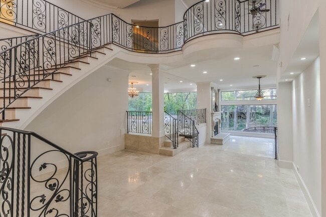 15 W Shady Ln in Houston, TX - Building Photo - Building Photo