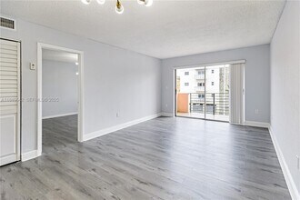 365 NE 125th St in North Miami, FL - Building Photo - Building Photo