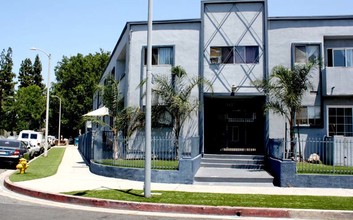 Sylvan Apartments in North Hollywood, CA - Building Photo - Building Photo