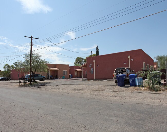 344-356 E Navajo Rd in Tucson, AZ - Foto de edificio - Building Photo