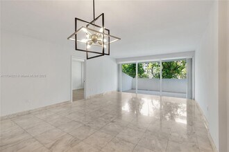 155 Ocean Ln Dr, Unit 207 in Key Biscayne, FL - Building Photo - Building Photo