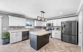 228 White Oak St in Hampshire, IL - Foto de edificio - Building Photo