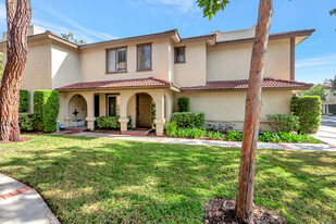 25245 Tanoak Ln in Lake Forest, CA - Foto de edificio - Building Photo