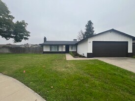 1338 Alfa Romeo Ct in Manteca, CA - Building Photo