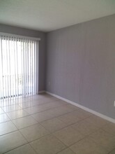 405 Executive Center Dr in West Palm Beach, FL - Building Photo - Building Photo
