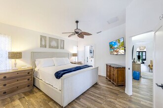 999 E Valley Dr in Bonita Springs, FL - Building Photo - Building Photo
