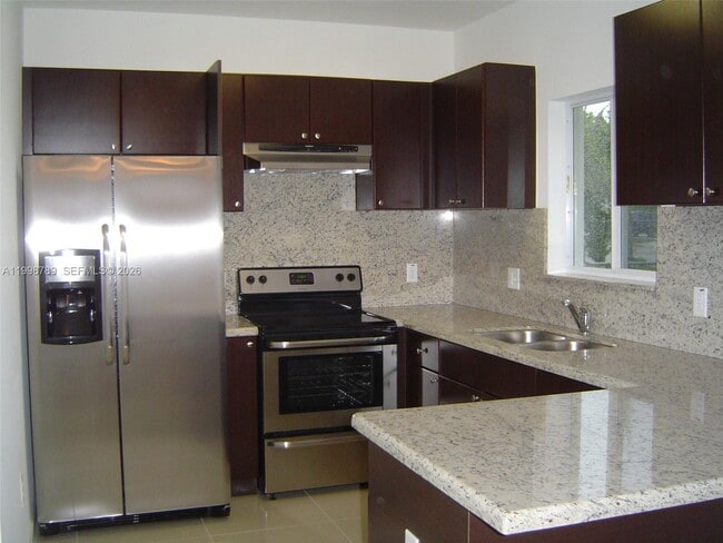 1153 SW 13th St, Unit 0 in Miami, FL - Foto de edificio - Building Photo