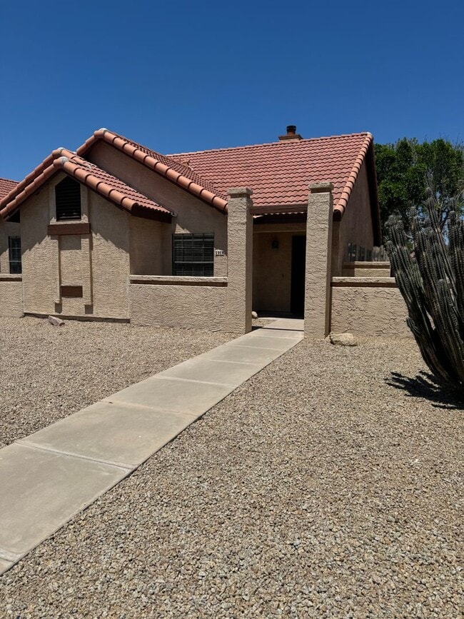 property at 1918 E Velvet Dr