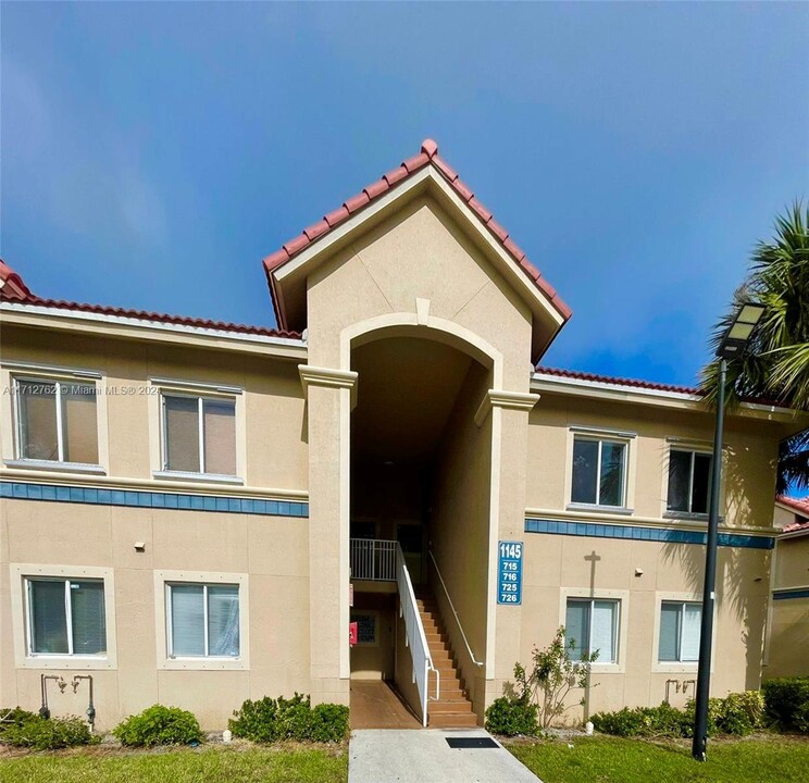 1145 Golden Lakes Blvd in West Palm Beach, FL - Building Photo