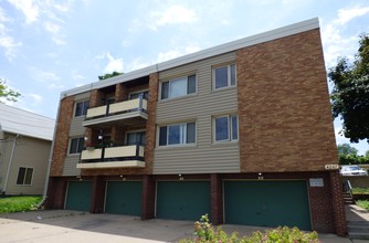 Webber Apartments in Minneapolis, MN - Foto de edificio - Building Photo