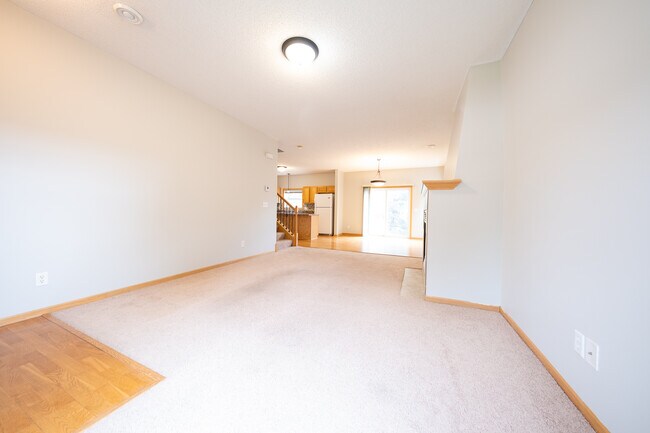 2692 Vierling Dr E in Shakopee, MN - Building Photo - Building Photo