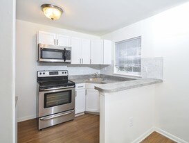 Knollwood Apartments in Phoenixville, PA - Building Photo