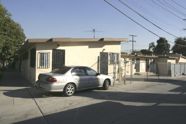 69th Way in Long Beach, CA - Foto de edificio - Building Photo