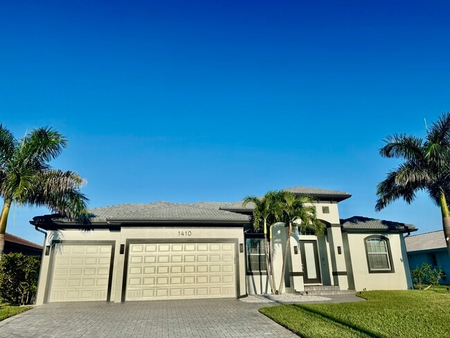 property at 1410 Vía Milanese