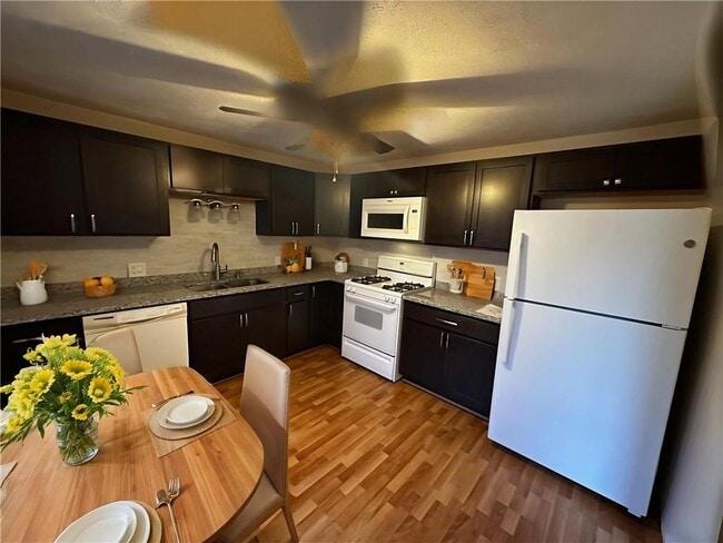 205 Woodside Dr in North Providence, RI - Building Photo - Building Photo